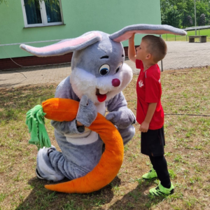 piłka nożna tarnowo podgórne przebranie królika